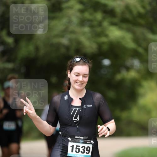 30.08.2026 - Elbe Triathlon Hamburg Antke Förster http://msf.ph/oto/10105712 30.08.2026 12:07:39 Laufen 1539 meine-sportfotos.de