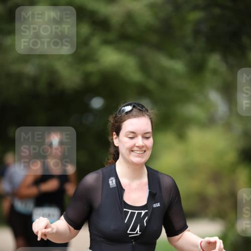 30.08.2026 - Elbe Triathlon Hamburg Antke Förster http://msf.ph/oto/10105714 30.08.2026 12:07:40 Laufen 1539 meine-sportfotos.de