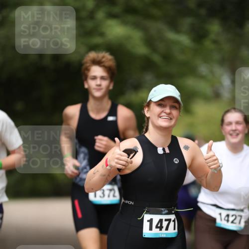 30.08.2026 - Elbe Triathlon Hamburg Antke Förster http://msf.ph/oto/10105724 30.08.2026 12:07:43 Laufen 1372, 1471, 1427 meine-sportfotos.de