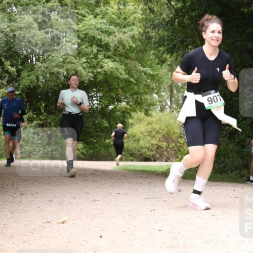30.08.2026 - Elbe Triathlon Hamburg Antke Förster http://msf.ph/oto/10105739 30.08.2026 12:14:38 Laufen 901 meine-sportfotos.de
