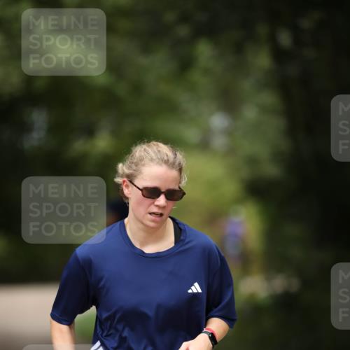 30.08.2026 - Elbe Triathlon Hamburg Antke Förster http://msf.ph/oto/10105742 30.08.2026 12:07:54 Laufen 1549 meine-sportfotos.de