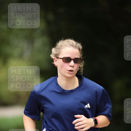 30.08.2026 - Elbe Triathlon Hamburg Antke Förster http://msf.ph/oto/10105744 30.08.2026 12:07:54 Laufen 1549 meine-sportfotos.de