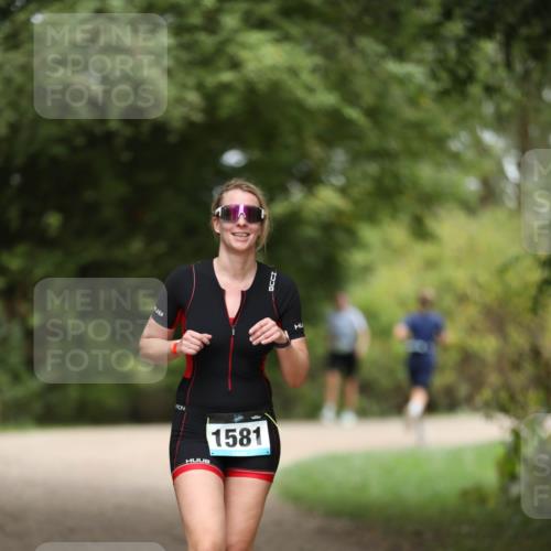 30.08.2026 - Elbe Triathlon Hamburg Antke Förster http://msf.ph/oto/10105758 30.08.2026 12:08:02 Laufen 1581 meine-sportfotos.de