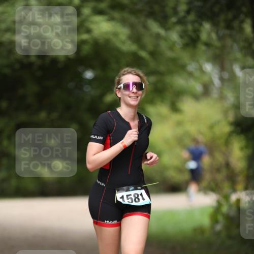 30.08.2026 - Elbe Triathlon Hamburg Antke Förster http://msf.ph/oto/10105760 30.08.2026 12:08:03 Laufen 1581 meine-sportfotos.de
