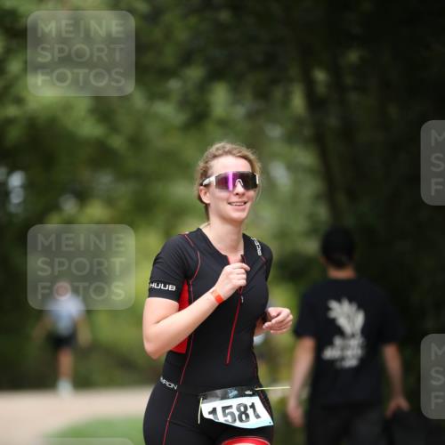 30.08.2026 - Elbe Triathlon Hamburg Antke Förster http://msf.ph/oto/10105762 30.08.2026 12:08:04 Laufen 1581 meine-sportfotos.de