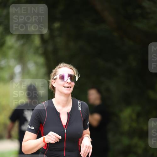 30.08.2026 - Elbe Triathlon Hamburg Antke Förster http://msf.ph/oto/10105764 30.08.2026 12:08:04 Laufen 1581 meine-sportfotos.de