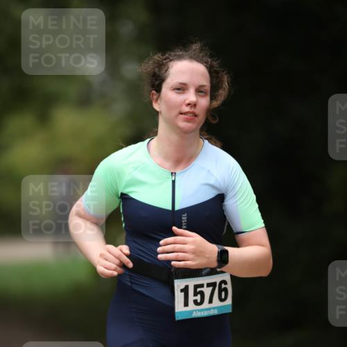 30.08.2026 - Elbe Triathlon Hamburg Antke Förster http://msf.ph/oto/10105772 30.08.2026 12:08:27 Laufen 1576 meine-sportfotos.de