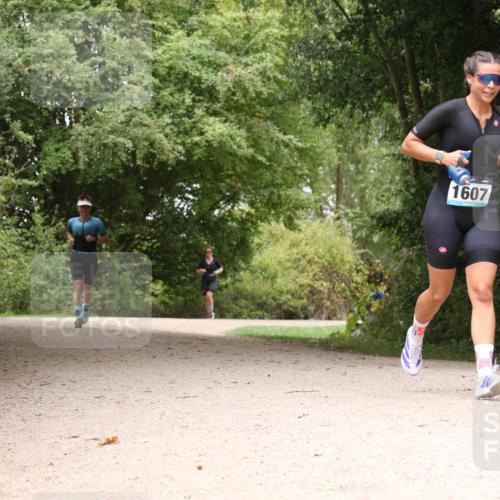 30.08.2026 - Elbe Triathlon Hamburg Antke Förster http://msf.ph/oto/10105775 30.08.2026 12:15:08 Laufen 1607 meine-sportfotos.de