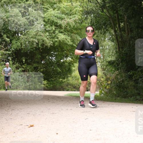30.08.2026 - Elbe Triathlon Hamburg Antke Förster http://msf.ph/oto/10105795 30.08.2026 12:15:26 Laufen 1521 meine-sportfotos.de