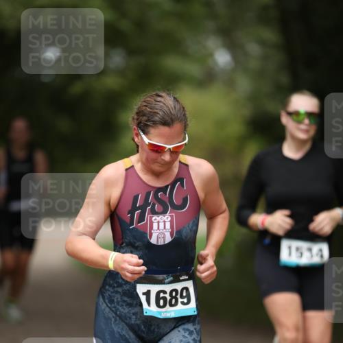 30.08.2026 - Elbe Triathlon Hamburg Antke Förster http://msf.ph/oto/10105796 30.08.2026 12:09:00 Laufen 1689, 1534 meine-sportfotos.de