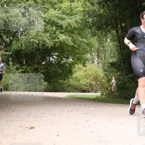 30.08.2026 - Elbe Triathlon Hamburg Antke Förster http://msf.ph/oto/10105797 30.08.2026 12:15:27 Laufen 1521 meine-sportfotos.de