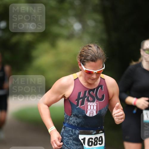 30.08.2026 - Elbe Triathlon Hamburg Antke Förster http://msf.ph/oto/10105798 30.08.2026 12:09:00 Laufen 1689 meine-sportfotos.de