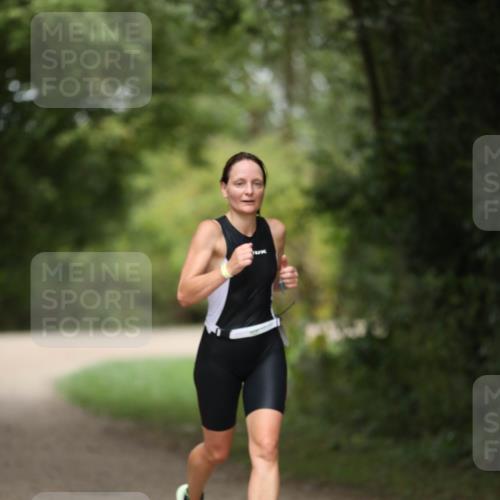 30.08.2026 - Elbe Triathlon Hamburg Antke Förster http://msf.ph/oto/10105802 30.08.2026 12:09:01 Laufen  meine-sportfotos.de
