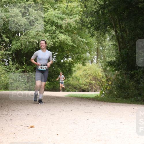 30.08.2026 - Elbe Triathlon Hamburg Antke Förster http://msf.ph/oto/10105805 30.08.2026 12:15:33 Laufen 1521 meine-sportfotos.de
