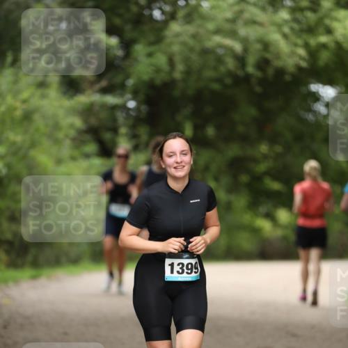 30.08.2026 - Elbe Triathlon Hamburg Antke Förster http://msf.ph/oto/10105830 30.08.2026 12:09:53 Laufen 1399 meine-sportfotos.de