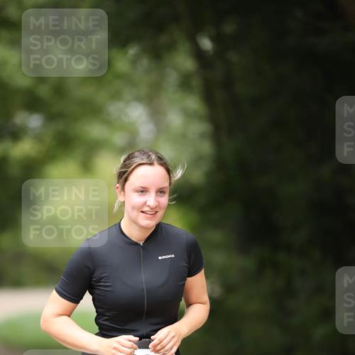 30.08.2026 - Elbe Triathlon Hamburg Antke Förster http://msf.ph/oto/10105834 30.08.2026 12:09:55 Laufen 1399 meine-sportfotos.de