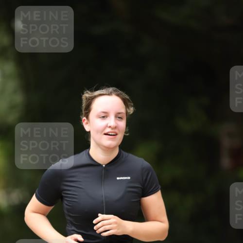 30.08.2026 - Elbe Triathlon Hamburg Antke Förster http://msf.ph/oto/10105836 30.08.2026 12:09:55 Laufen 1399 meine-sportfotos.de