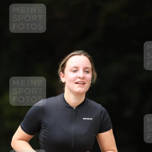 30.08.2026 - Elbe Triathlon Hamburg Antke Förster http://msf.ph/oto/10105838 30.08.2026 12:09:56 Laufen 1399 meine-sportfotos.de
