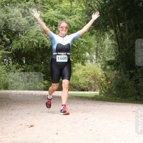 30.08.2026 - Elbe Triathlon Hamburg Antke Förster http://msf.ph/oto/10105839 30.08.2026 12:16:00 Laufen 1601 meine-sportfotos.de