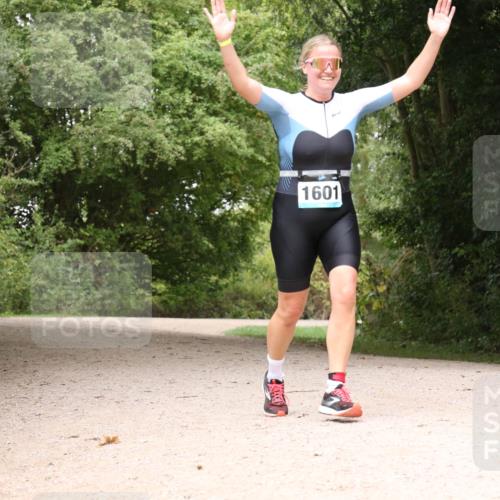 30.08.2026 - Elbe Triathlon Hamburg Antke Förster http://msf.ph/oto/10105841 30.08.2026 12:16:00 Laufen 1601 meine-sportfotos.de