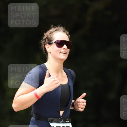 30.08.2026 - Elbe Triathlon Hamburg Antke Förster http://msf.ph/oto/10105842 30.08.2026 12:10:01 Laufen 527 meine-sportfotos.de