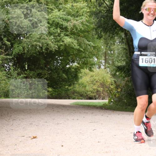 30.08.2026 - Elbe Triathlon Hamburg Antke Förster http://msf.ph/oto/10105843 30.08.2026 12:16:01 Laufen 1601 meine-sportfotos.de