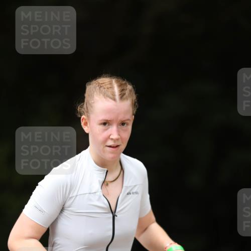 30.08.2026 - Elbe Triathlon Hamburg Antke Förster http://msf.ph/oto/10105856 30.08.2026 12:10:30 Laufen 3 meine-sportfotos.de