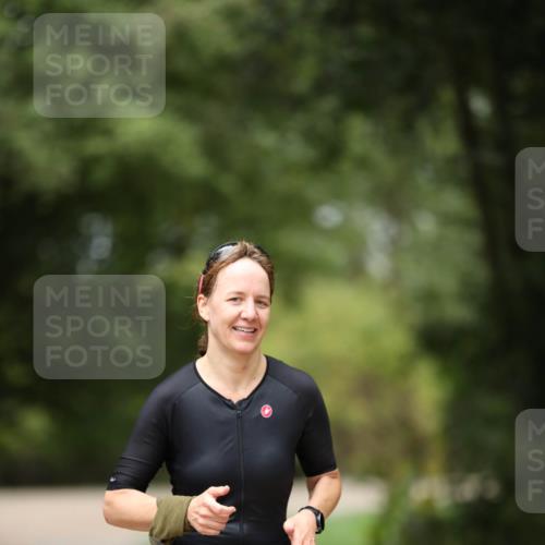 30.08.2026 - Elbe Triathlon Hamburg Antke Förster http://msf.ph/oto/10105864 30.08.2026 12:10:55 Laufen 946 meine-sportfotos.de