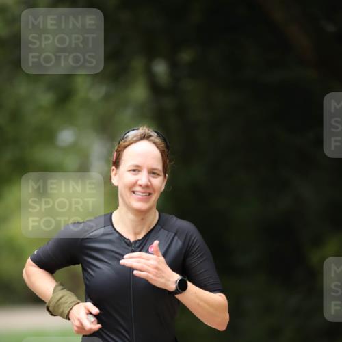 30.08.2026 - Elbe Triathlon Hamburg Antke Förster http://msf.ph/oto/10105866 30.08.2026 12:10:55 Laufen 946 meine-sportfotos.de