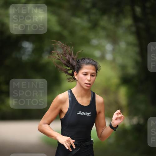30.08.2026 - Elbe Triathlon Hamburg Antke Förster http://msf.ph/oto/10105876 30.08.2026 12:11:00 Laufen 7001, 7001 meine-sportfotos.de
