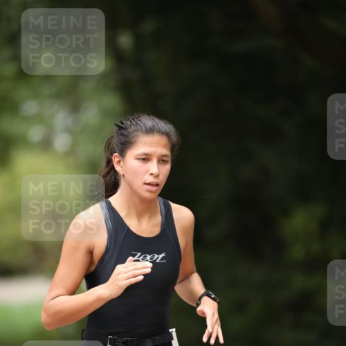 30.08.2026 - Elbe Triathlon Hamburg Antke Förster http://msf.ph/oto/10105878 30.08.2026 12:11:01 Laufen  meine-sportfotos.de