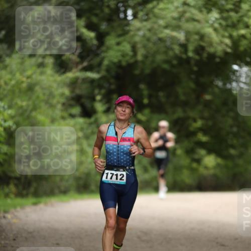 30.08.2026 - Elbe Triathlon Hamburg Antke Förster http://msf.ph/oto/10105884 30.08.2026 12:11:22 Laufen 1712 meine-sportfotos.de