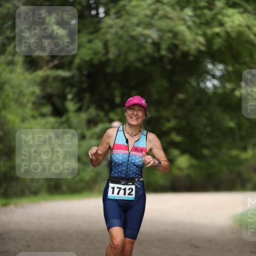 30.08.2026 - Elbe Triathlon Hamburg Antke Förster http://msf.ph/oto/10105886 30.08.2026 12:11:22 Laufen 1712 meine-sportfotos.de