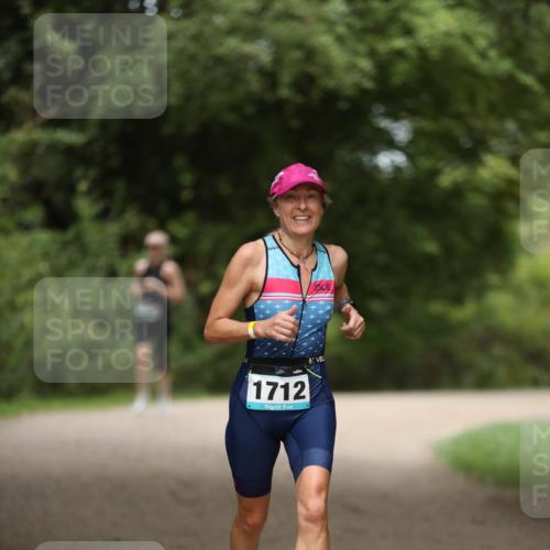 30.08.2026 - Elbe Triathlon Hamburg Antke Förster http://msf.ph/oto/10105888 30.08.2026 12:11:23 Laufen 1712 meine-sportfotos.de