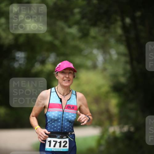 30.08.2026 - Elbe Triathlon Hamburg Antke Förster http://msf.ph/oto/10105890 30.08.2026 12:11:23 Laufen 1712 meine-sportfotos.de