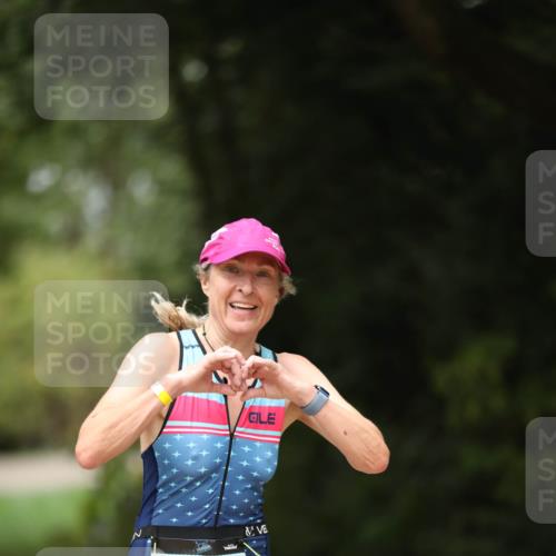 30.08.2026 - Elbe Triathlon Hamburg Antke Förster http://msf.ph/oto/10105892 30.08.2026 12:11:24 Laufen 1712 meine-sportfotos.de
