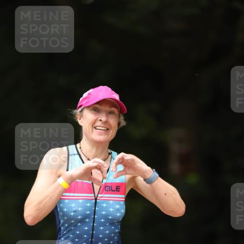 30.08.2026 - Elbe Triathlon Hamburg Antke Förster http://msf.ph/oto/10105894 30.08.2026 12:11:24 Laufen 1712 meine-sportfotos.de
