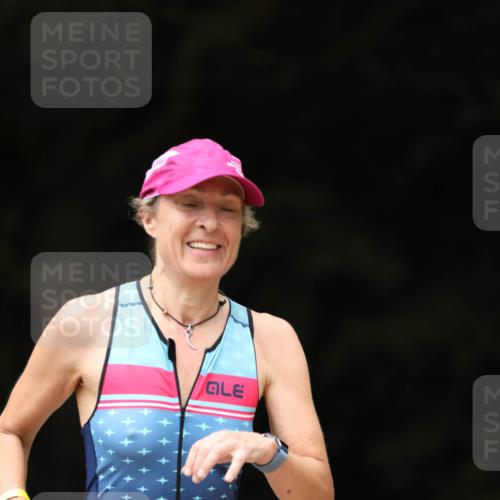 30.08.2026 - Elbe Triathlon Hamburg Antke Förster http://msf.ph/oto/10105896 30.08.2026 12:11:25 Laufen 1712 meine-sportfotos.de