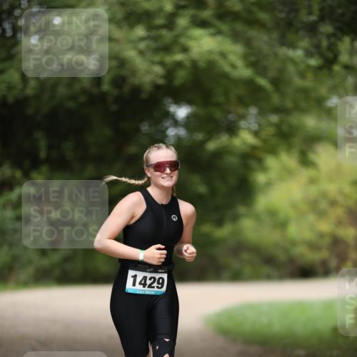 30.08.2026 - Elbe Triathlon Hamburg Antke Förster http://msf.ph/oto/10105902 30.08.2026 12:11:32 Laufen 2, 1429 meine-sportfotos.de