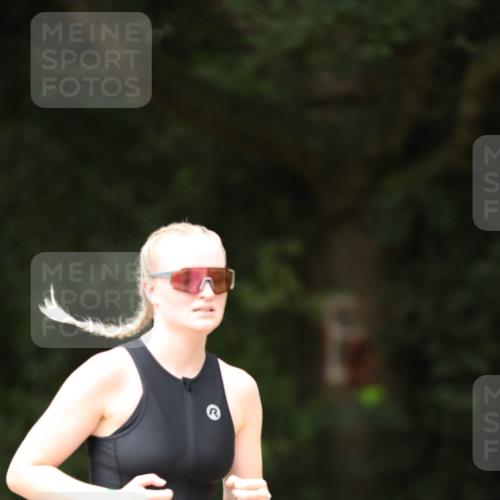 30.08.2026 - Elbe Triathlon Hamburg Antke Förster http://msf.ph/oto/10105908 30.08.2026 12:11:35 Laufen 1429 meine-sportfotos.de
