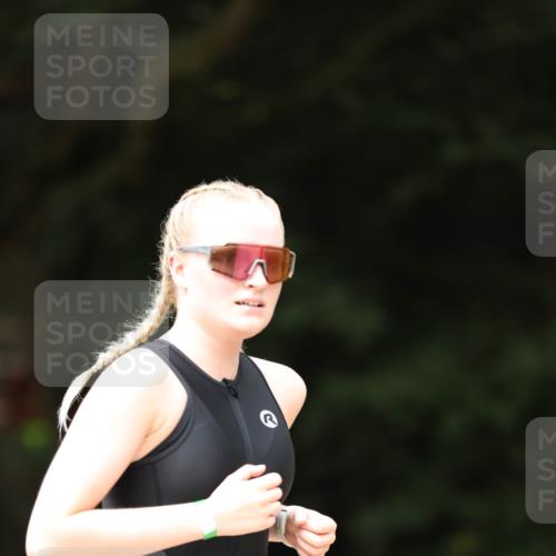 30.08.2026 - Elbe Triathlon Hamburg Antke Förster http://msf.ph/oto/10105910 30.08.2026 12:11:35 Laufen 1429 meine-sportfotos.de
