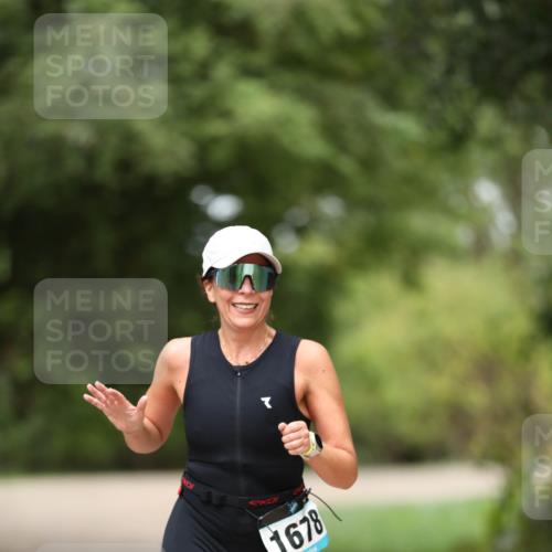 30.08.2026 - Elbe Triathlon Hamburg Antke Förster http://msf.ph/oto/10105932 30.08.2026 12:12:06 Laufen 1678 meine-sportfotos.de