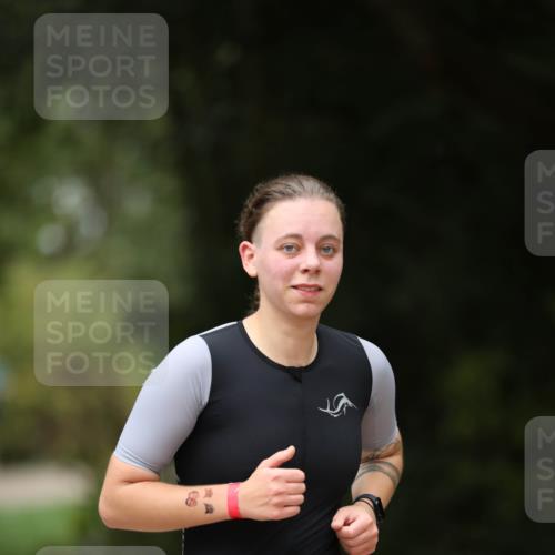 30.08.2026 - Elbe Triathlon Hamburg Antke Förster http://msf.ph/oto/10105946 30.08.2026 12:12:11 Laufen 1469 meine-sportfotos.de