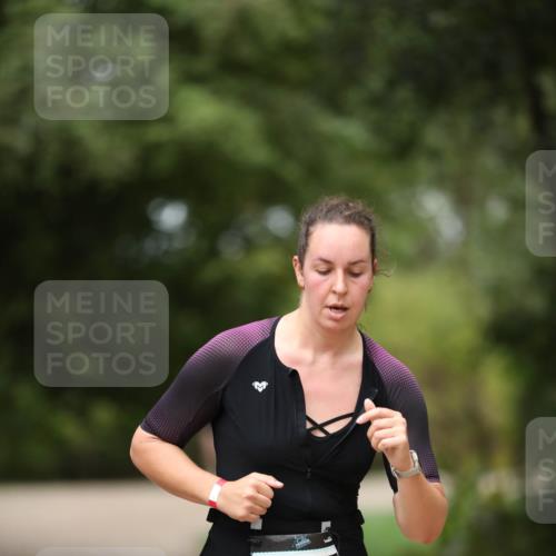 30.08.2026 - Elbe Triathlon Hamburg Antke Förster http://msf.ph/oto/10105950 30.08.2026 12:12:13 Laufen 1485 meine-sportfotos.de