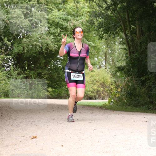 30.08.2026 - Elbe Triathlon Hamburg Antke Förster http://msf.ph/oto/10105951 30.08.2026 12:17:43 Laufen 1635 meine-sportfotos.de