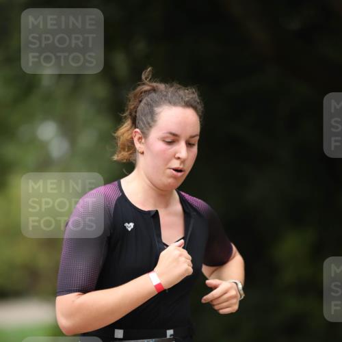 30.08.2026 - Elbe Triathlon Hamburg Antke Förster http://msf.ph/oto/10105952 30.08.2026 12:12:13 Laufen 1485 meine-sportfotos.de