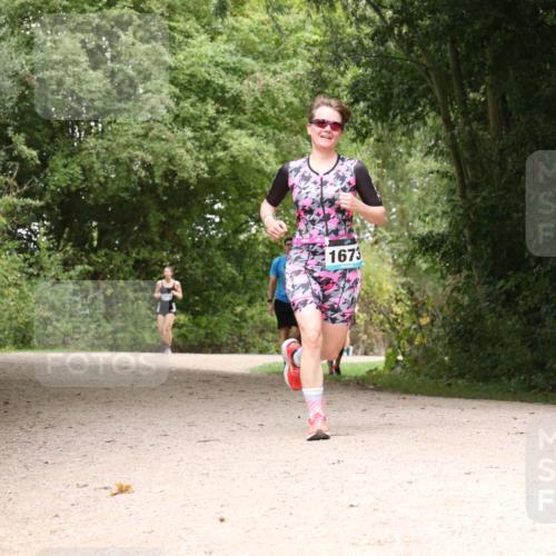 30.08.2026 - Elbe Triathlon Hamburg Antke Förster http://msf.ph/oto/10105975 30.08.2026 12:18:16 Laufen 1673 meine-sportfotos.de
