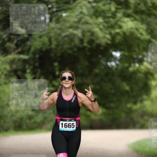 30.08.2026 - Elbe Triathlon Hamburg Antke Förster http://msf.ph/oto/10106022 30.08.2026 12:13:01 Laufen 1665 meine-sportfotos.de
