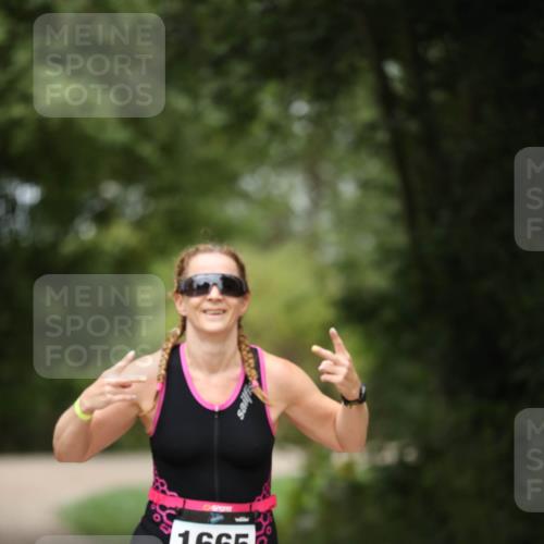 30.08.2026 - Elbe Triathlon Hamburg Antke Förster http://msf.ph/oto/10106028 30.08.2026 12:13:03 Laufen 1665 meine-sportfotos.de