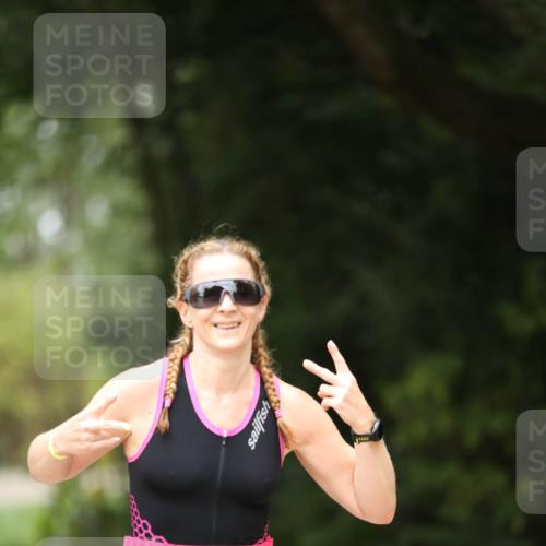 30.08.2026 - Elbe Triathlon Hamburg Antke Förster http://msf.ph/oto/10106030 30.08.2026 12:13:03 Laufen 1665 meine-sportfotos.de